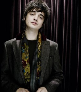 Peter Doherty sale con Charlotte Gainsbourg y entra en rehabilitación - Theborderlinemusic.com