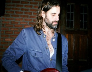  “Descender” será el nuevo disco solista de Andrew Wyatt - theborderlinemusic.com