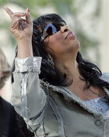 Fallece Donna Summer víctima de un cáncer - Theborderlinemusic.com