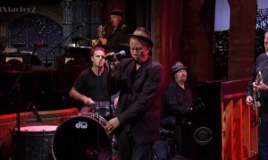 Tom Waits canta en directo ‘Chicago’ - Theborderlinemusic.com