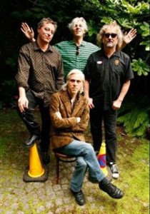 Peter Buck aterrizará en España acompañado de Robyn Hitchcock - Theborderlinemusc.com