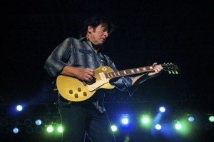 John Fogerty reúne a amigos como Foo Fighters o Keith Urban para versionar viejos éxitos - Theborderlinemusic.com