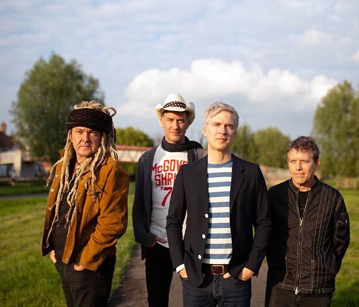 Los neoyorkinos Nada Surf anunciaron para el próximo mes de septiembre un nuevo álbum, de título «Moon Mirror»